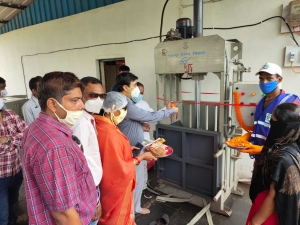 महापौर धीरज बाकलीवाल ने किया बेलिंग मशीन का बटन दबाकर उदघाटन