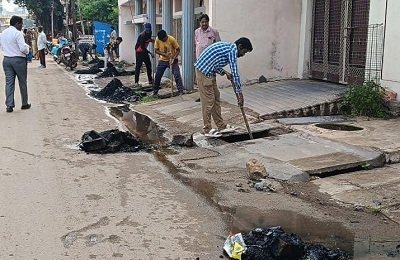 लगातार शहर क्षेत्र के हर एक वार्ड में नाले-नालियों की युद्धस्तर पर हो रही सफाई: बारिश का पानी से जल जमाव की स्थिति से बचने लगातार तैयारीयो में जुटा निगम
