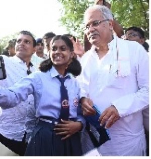 मैं भी गांव के स्कूल में पढ़ा, गांव के स्कूलों में वही सुविधा मिले जो शहरों में मिलती है, जब मैं पढ़ता था तभी से ये बात थी मेरे दिमाग में: मुख्यमंत्री  बघेल