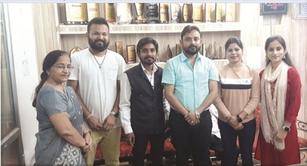 जरूरतमंद चार सौ बच्चों को दीपावली मनाने डोनेट थोड़ा सा और ल्यासा फांउडेशन आज देगी नये कपड़े,पटाखों सहित अन्य सामग्री
