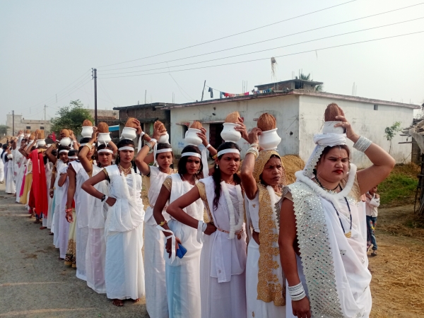 धर्म नगरी खैरा-सेतगंगा मे गुरू घासीदास जंयती की  रही धुम। निकाले गये कलश व शोभायात्रा जगह जगह हुआ भब्य स्वागत