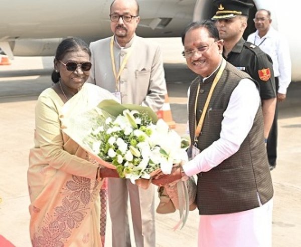 राष्ट्रपति श्रीमती द्रौपदी मुर्मु का छत्तीसगढ़ की पावन धरा पर आत्मीय स्वागत
