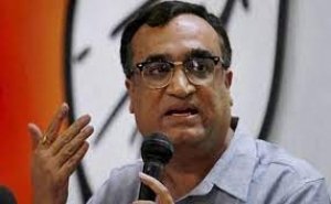 ऑक्सीजन संकट को लेकर मोदी सरकार पर बरसे माकन, पूछा- जब जरूरत थी तो एक्सपोर्ट क्यों किया