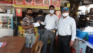आकाशगंगा में सडक बाधा करने वाले होर्डिंग्स और सामानों को हटवाया गया .व्यापारियों द्वारा सडक पर सामान फैलाकर व्यापार करने वालों के खिलाफ की गई कार्यवाही