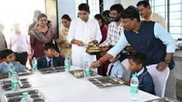 कुपोषण पर कड़ा प्रहार :नारायणपुर के 13 हजार से अधिक स्कूली बच्चों को अब रोजाना मिलेगा मुफ़्त पौष्टिक नाश्ता