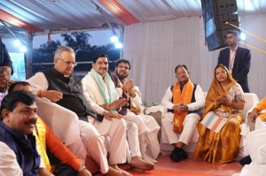 &ldquo;भिलाई में उमड़ा श्रद्धा का सैलाब: दिव्य दरबार में फरियादियों की भीड़, हनुमंत कथा में नेताओं का जमावड़ा&rdquo;