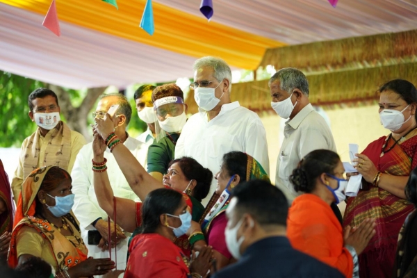 कोरोना संक्रमण से बचकर तीजा मनाना है : मुख्यमंत्री श्री बघेल