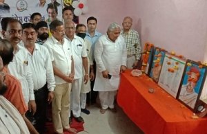 अगस्त क्रांति दिवस में वीर शहीद क्रांतिकारियों को मध्य ब्लॉक श्रद्धाजंलि