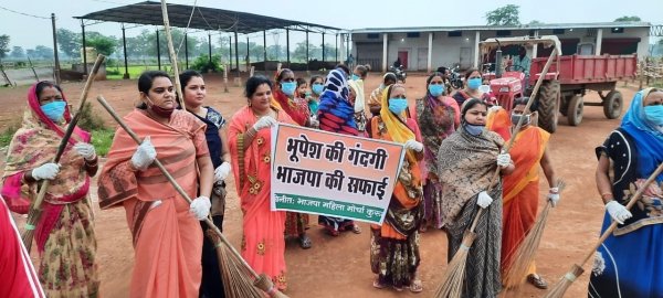 भाजपा झुग्गी-झोपड़ी प्रकोष्ठ के नेतृत्व में शराब दुकान के सामने सफाई व पौधारोपण अभियान