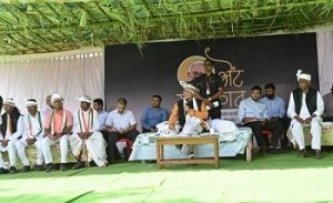 गोबर बेचकर गहने खरीद रही हैं महिलाएं, ताकि वक्त पड़े तो काम आवे