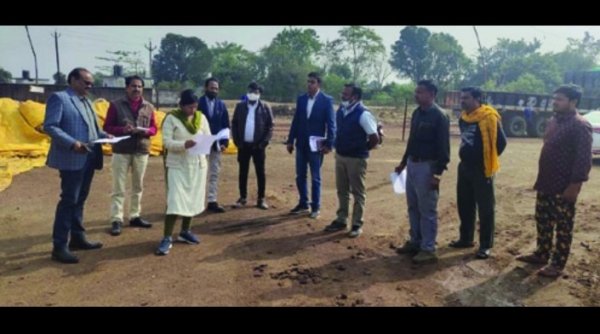 प्रबंध संचालक मार्कफेड एवं सचिव मार्कफेड रायपुर ने जिले के धान उपार्जन केन्द्र अंजोरा एवं रेंगाकठेरा का किया निरीक्षण