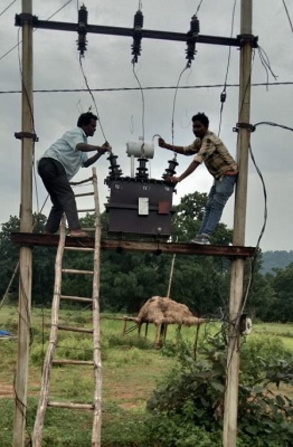 ग्राम केन्दापानी में लगाया गया नया ट्रांसफार्मर