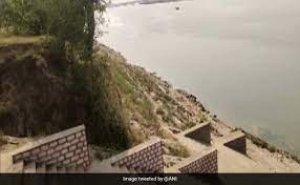 बिहार के बक्सर के बाद अब यूपी के गाजीपुर में नदी में तैरते दिखे शव