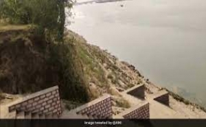 बिहार के बक्सर के बाद अब यूपी के गाजीपुर में नदी में तैरते दिखे शव