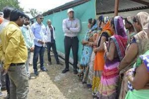 पैचवर्क से थैलों का निर्माण कर ईको-फ्रेंडली प्रोडक्ट को बढ़ावा देंगी समूह की महिलाएं , गौठानों में होगी फूलों की खेती