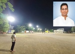 भेंट मुलाकात की एक और घोषणा हुई पूरी ,पंप हाउस मैदान वार्ड 48 का मैदान हुआ जगमग