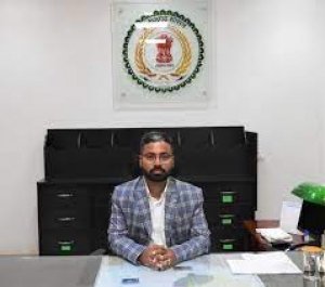 महासमुंद : नए कलेक्टर श्री निलेशकुमार क्षीरसागर ने संभाला पदभार