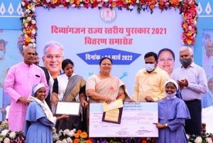 उत्कृष्ठ कार्यों के लिए दिव्यांगजन एवं संस्थाएं हुई सम्मानित