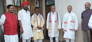 मुख्यमंत्री ने छत्तीसगढ़ के राजकीय गमछे का किया लोकार्पण : शासकीय आयोजनों में यह गमछा अतिथियों को किया जाएगा भेंट