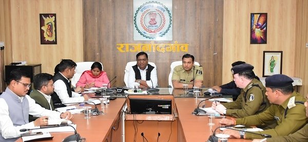 कानून व्यवस्था बनाए रखने के लिए फील्ड में दिखना चाहिए कार्य - कलेक्टर