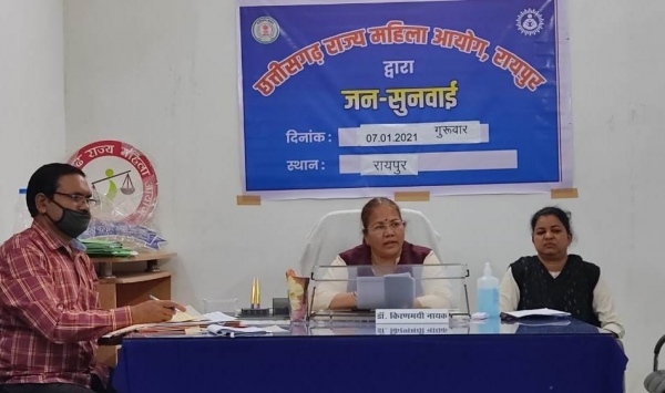 प्यार के जाल में फँसकर विधवा महिला डूबी एक करोड़ के कर्ज में , पंहुची आयोग के शरण में ..