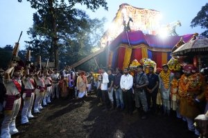 बस्तर दशहरा: &#039;बाहर रैनी&#039; रस्म पूरी, राजा ने माड़िया समुदाय के साथ खाई &#039;नवाखानी&#039;