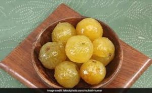 अगर आप भी बनाना चाहते हैं मां के हाथ के स्वाद वाला आंवले का मुरब्बा, तो अपनाएं ये आसान टिप्स