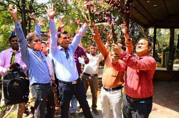 मुख्यमंत्री ने बजट में की पुरानी पेंशन लागू करने की घोषणा, कर्मचारियों में जश्न का माहौल