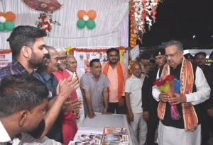 छत्तीसगढ़ रजत महोत्सव राज्योत्सव 2025 : विधानसभा अध्यक्ष डॉ. रमन सिंह ने शासन की लोक कल्याणकारी योजनाओं पर आधारित विभागीय स्टॉल एवं प्रदर्शनी का किया अवलोकन