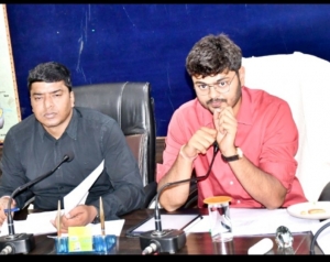 कलेक्टर ने ली लगातार 10 घण्टे शिक्षा विभाग की बैठक