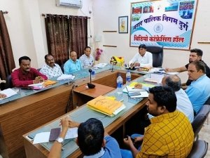 आयुक्त पहुंचे विकास कार्यो का जायजा लेने, जल्द पूर्ण करने अधिकारियों को दिये निर्देश