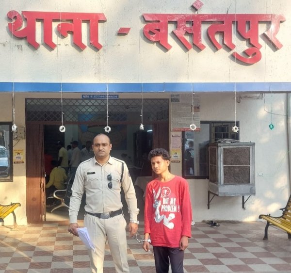 बसंतपुर पुलिस ने  मोबाइल छीन कर भागने वाले आरोपीयों को  किया गिरफ्तार