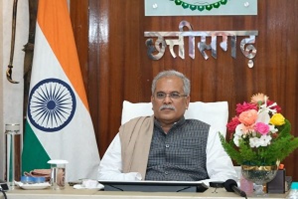 प्रधानमंत्री श्री नरेंद्र मोदी द्वारा कोरोना संक्रमण की स्थिति को लेकर आयोजित वर्चुअल बैठक में छत्तीसगढ़ के मुख्यमंत्री श्री भूपेश बघेल आज यहां अपने निवास कार्यालय से शामिल हुए...