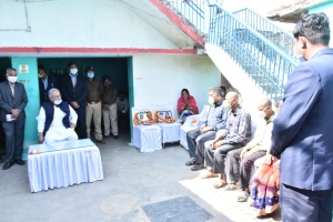 मुख्यमंत्री मिले खुड़मुड़ा कांड के मृतक के परिवार वालों से शोक संतप्त परिवार को बंधाया ढांढस