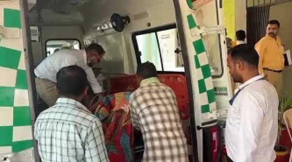 कलेक्टर की तत्परता से कैंसर पीड़ित महिला को मिला सहारा जिला अस्पताल में कराया गया भर्ती, बेहतर उपचार के लिए मेकाहारा रायपुर भेजने के निर्देश