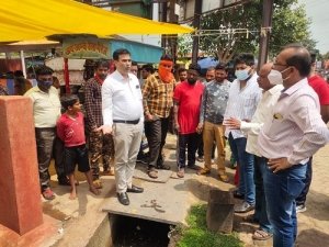 माँ शीतला सब्जी बाजार पहुंचे महापौर धीरज बाकलीवाल, सुविधाओं का लिया जायजा, व्यापारियों की समस्याओं से अवगत हुए,अधिकारियों को दिए निर्देश