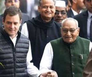 राहुल गाँधी , गहलोत , कमलनाथ सहित कई कांग्रेस नेता पहुंचेंगे स्व. मोतीलाल वोरा के अंतिम संस्कार में ...