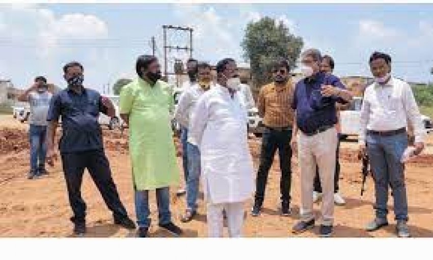 अम्बिकापुर : खाद्य मंत्री ने मां महामाया एयरपोर्ट के उन्नयन कार्य का किया निरीक्षण