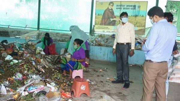 एसएलआरएम सेंटर की अव्यवस्था देख नाराज हुए आयुक्त - 1 सप्ताह के भीतर व्यवस्था सुधारने अल्टीमेटम