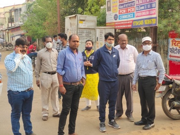 निगम आयुक्त ने किया निरीक्षण सड़क, नाली किनारे सीएनडी वेस्ट न हो ध्यान रखें-आयुक्त