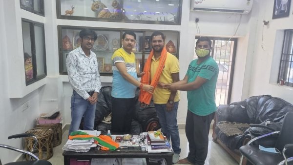 भाजयुमो जिलाध्यक्ष बनने के बाद नवागढ़ पहुचे परमेश्वर