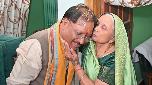 Shourya Path News - माँ का आशीर्वाद और अपार जनस्नेह : बगिया में आत्मीयता के साथ मना मुख्यमंत्री का जन्मदिन