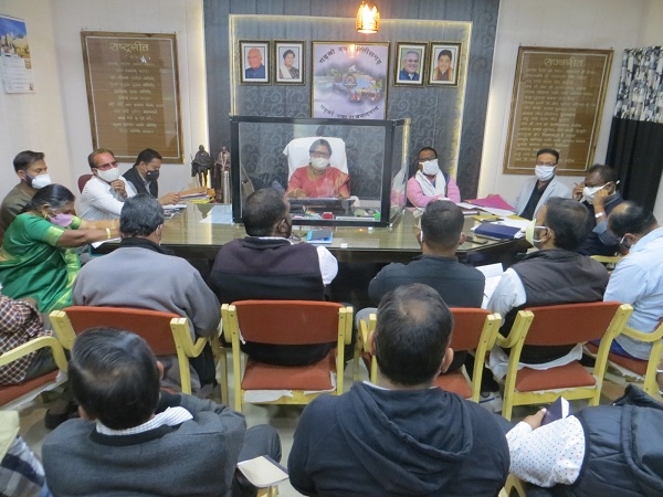महापौर परिषद में विभिन्न विषयों पर चर्चा एवं स्वीकृति