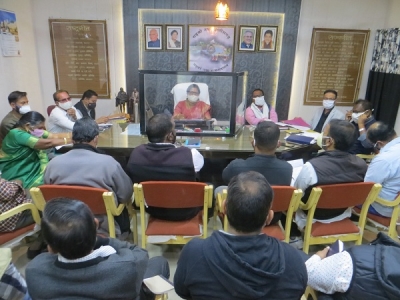महापौर परिषद में विभिन्न विषयों पर चर्चा एवं स्वीकृति