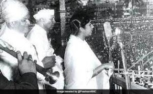 जब 'ऐ मेरे वतन के लोगो' तो नम हो गई थीं जवाहर लाल नेहरू की आंखें