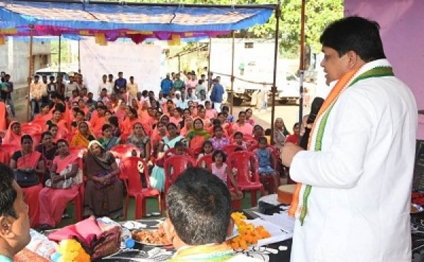 नगरीय प्रशासन मंत्री ने सरपंच एवं मितानिनों को किया सम्मानित