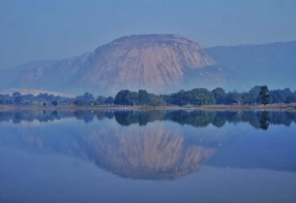 विश्व की सबसे बड़ी प्राकृतिक प्रतिकृति शिवलिंग :  मधेश्वर पहाड़ प्रदेश के पर्यटन को मिली नई पहचान 