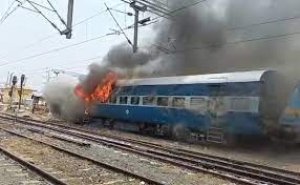 बिहार में रेलवे का बड़ा ऐलान : सुबह 4 बजे से रात 8 बजे तक नहीं चलेगी कोई ट्रेन, अग्निपथ योजना के विरोध में हुई है हिंसा