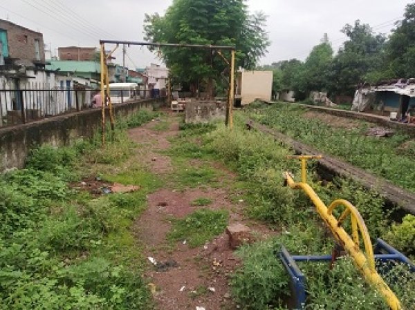 निगम अधिकारियों की उदासनीता के चलते बदहाली के आंसू बहा रहे  हैं बाल उद्यान देखरेख के अभाव में कबाड़ में तब्दील हो गए खेल उपकरण