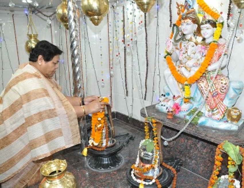 महाशिवरात्रि के अवसर पर राज्यपाल ने भगवान शिव की पूजा-अर्चना की